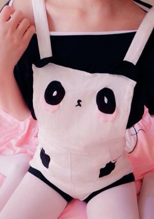 双马尾萝莉萌白酱斑点内内抠逼自慰